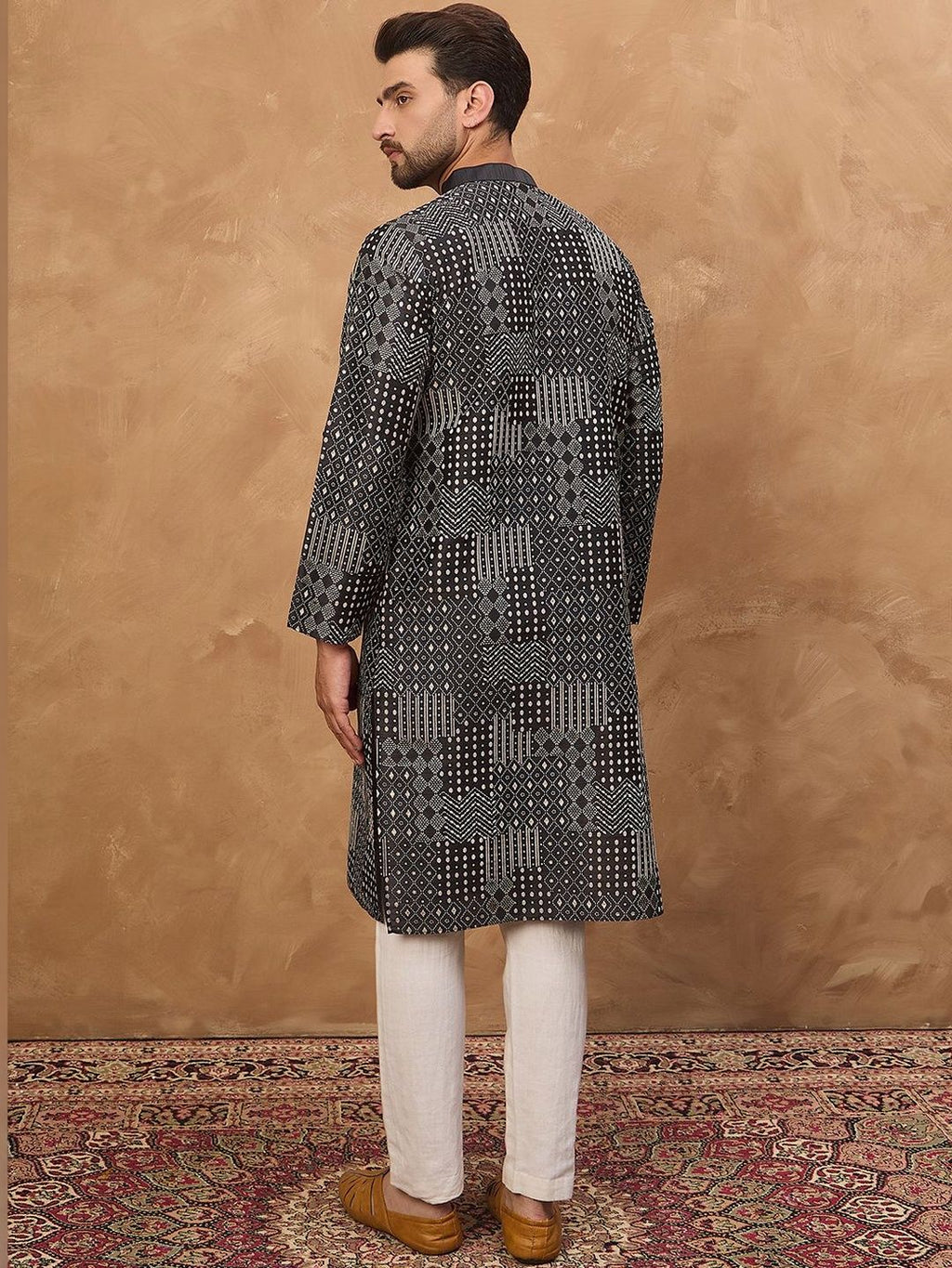 Men Black Silk Blend Geometric Printed Straight Kurta With Pant Set-MKSET1528