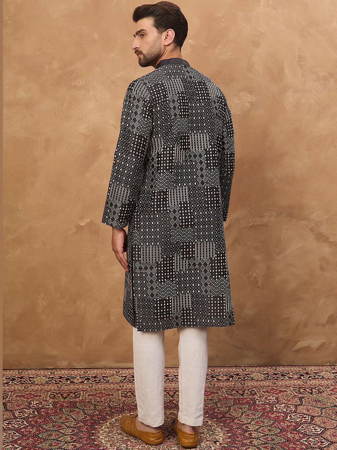 Men Black Silk Blend Geometric Printed Straight Kurta With Pant Set-MKSET1528