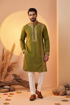 Green Silk Blend Solid Emboidered Straight Kurta With Trouser MKSET2313