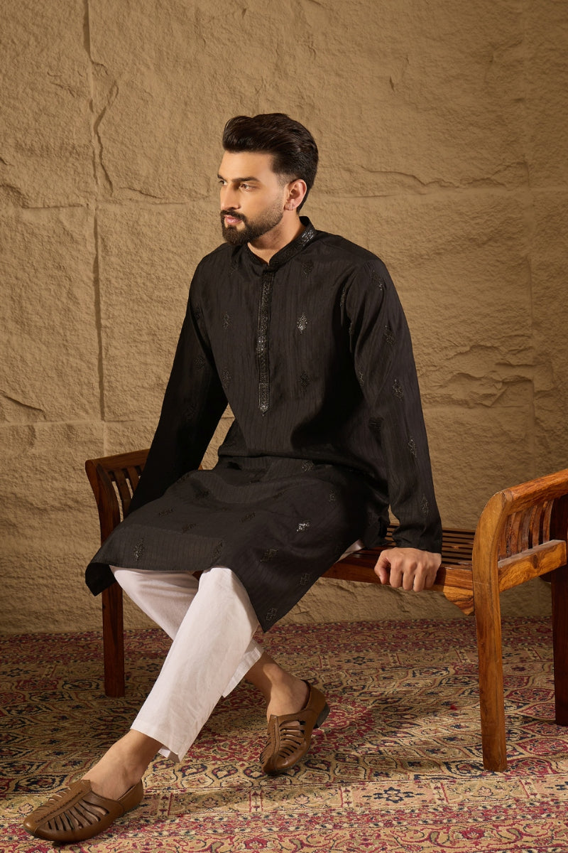 Black Viscose Rayon Solid Embroidered Straight Kurta HOPMKU1294