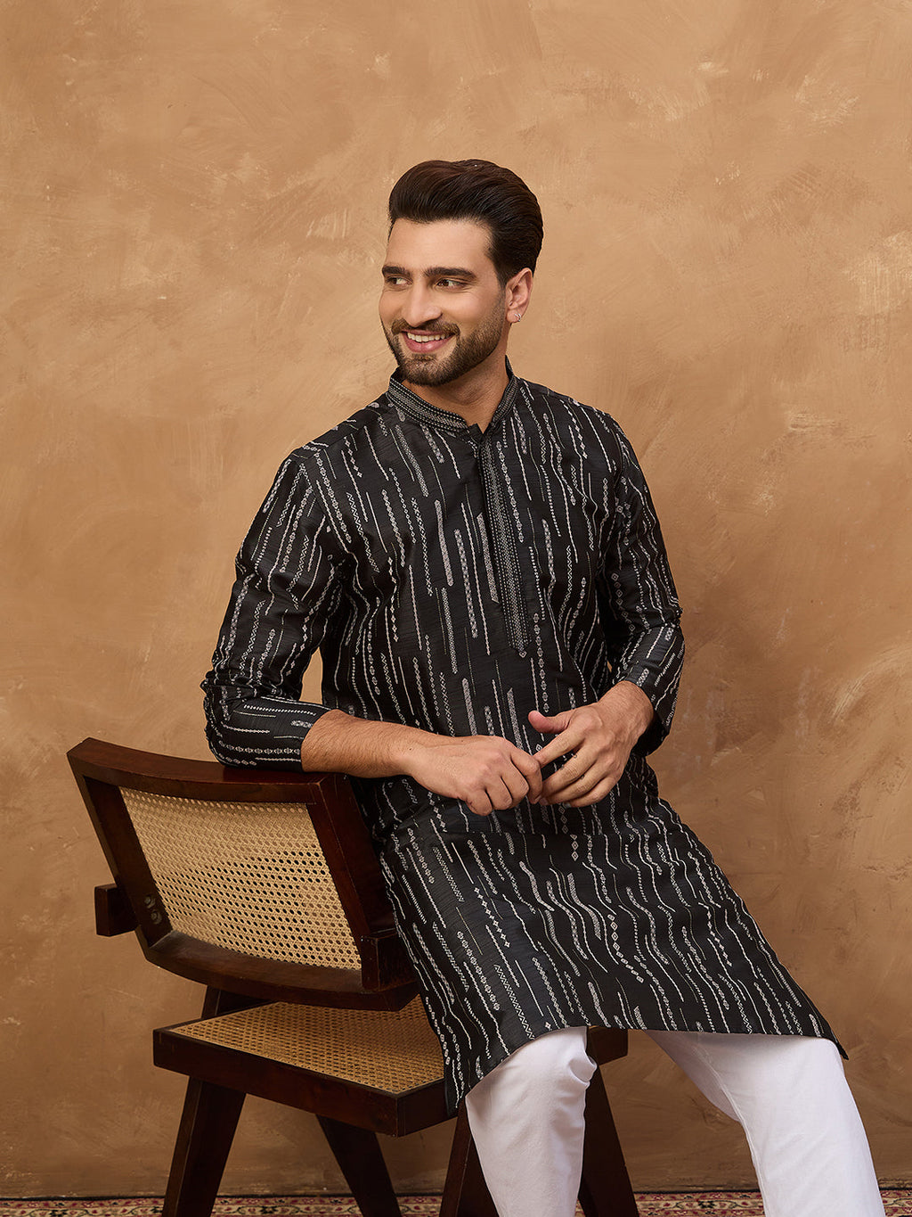 Men Black Silk Blend Geometric Printed Straight Kurta-MKU1516