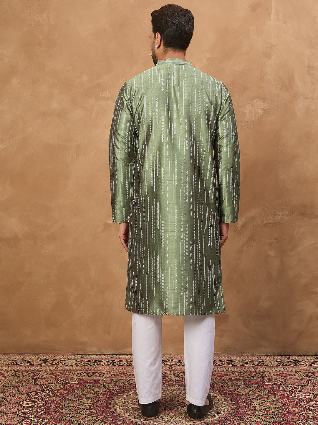 Men Green Silk Blend Geometric Embroidered Straight Kurta-MKU1517