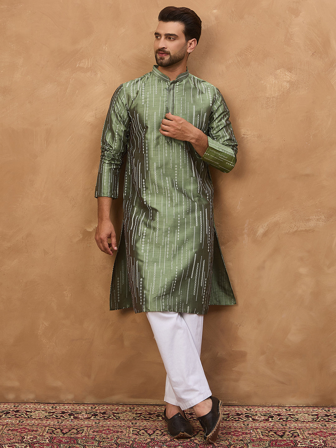 Men Green Silk Blend Geometric Embroidered Straight Kurta-MKU1517