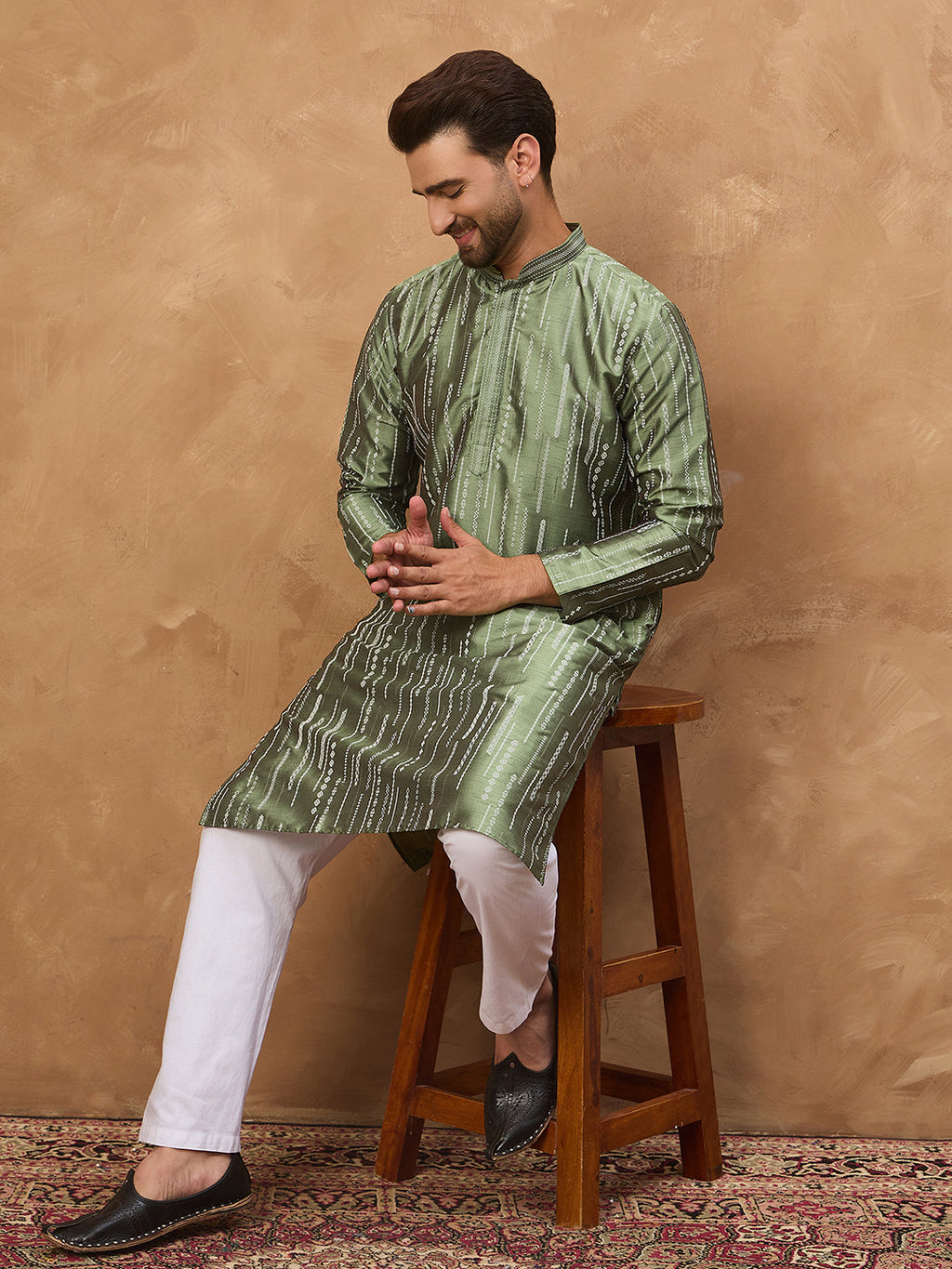 Men Green Silk Blend Geometric Embroidered Straight Kurta-MKU1517