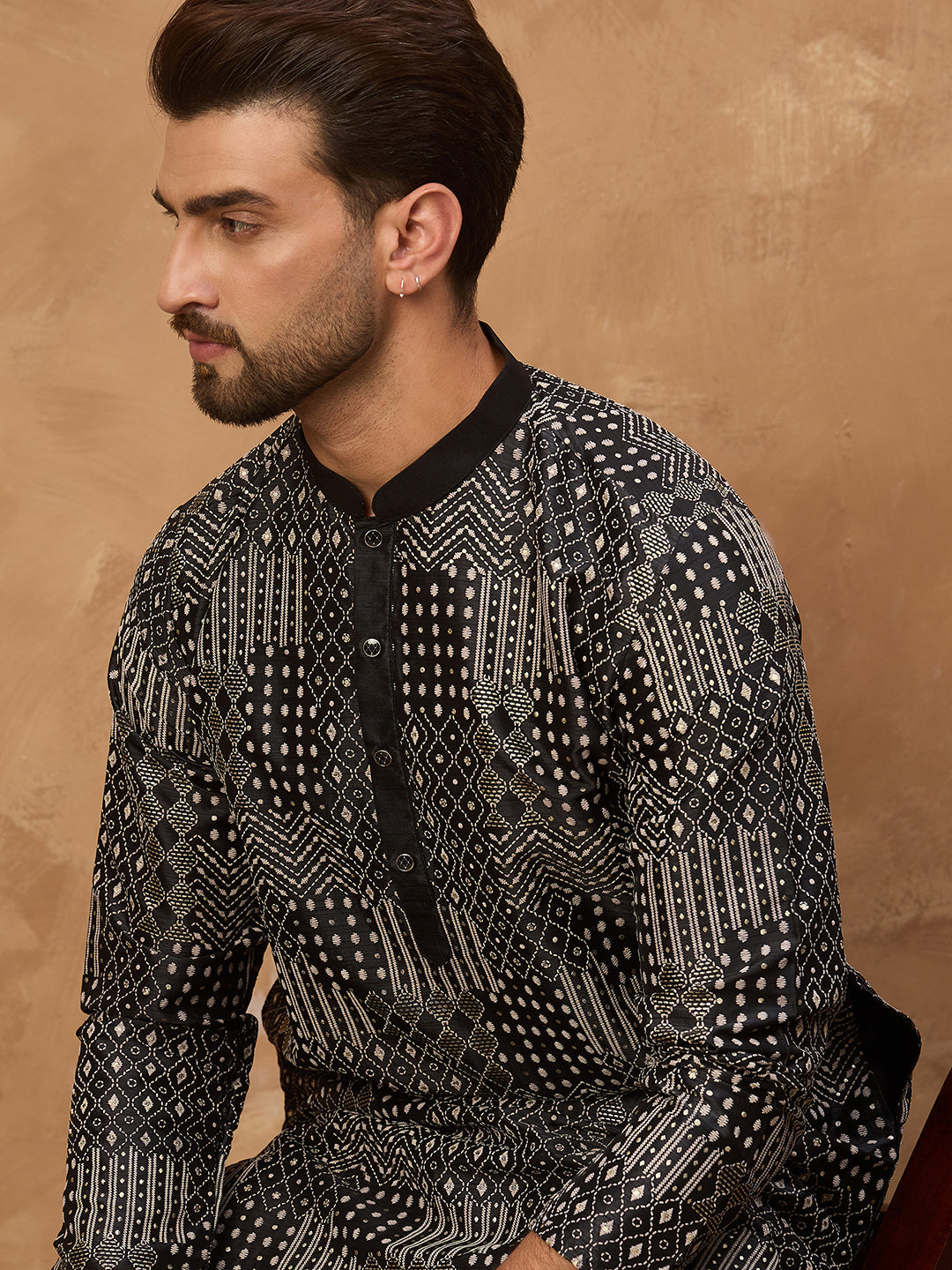 Men Black Silk Blend Geometric Printed Straight Kurta-MKU1528