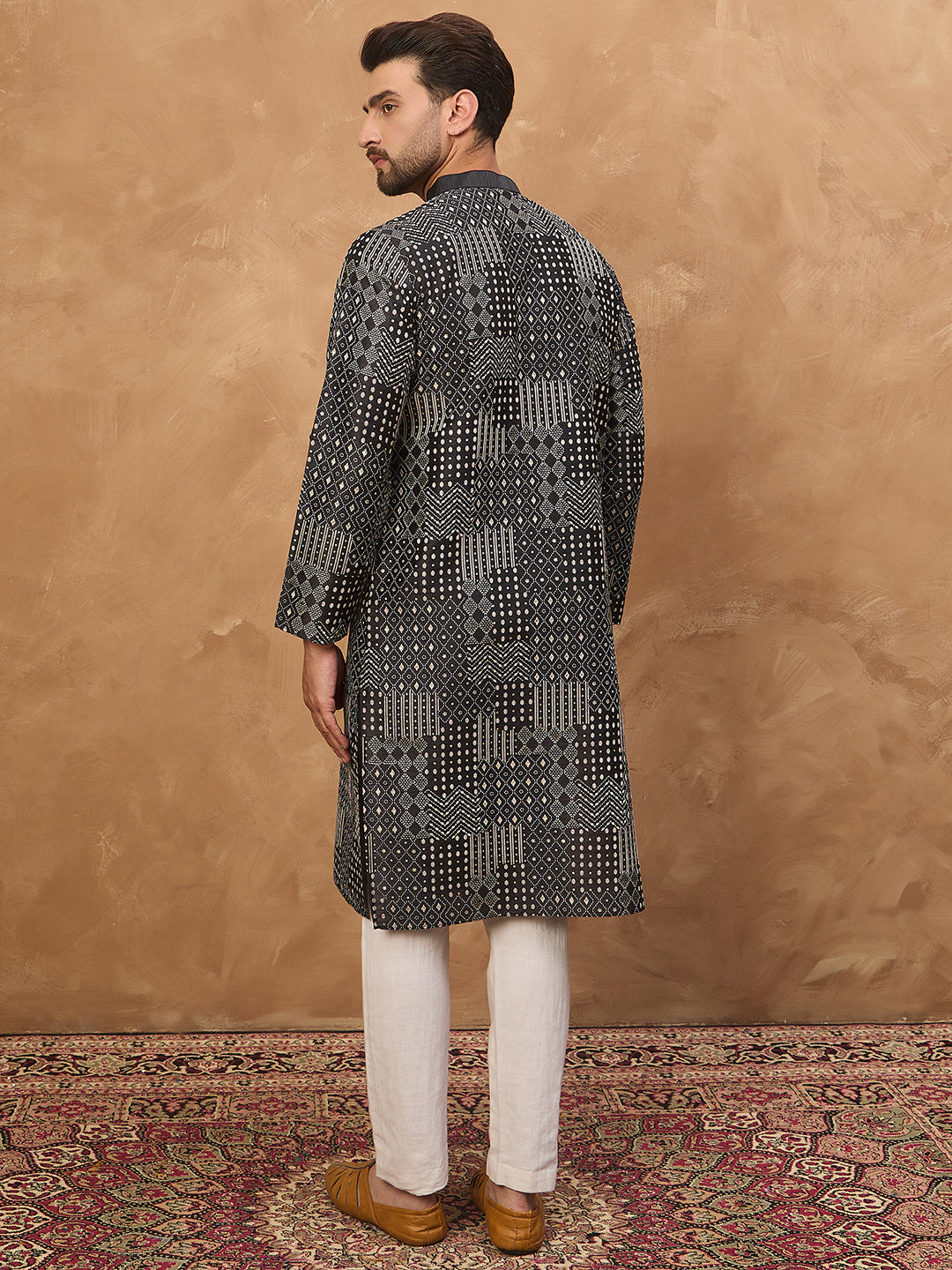 Men Black Silk Blend Geometric Printed Straight Kurta-MKU1528