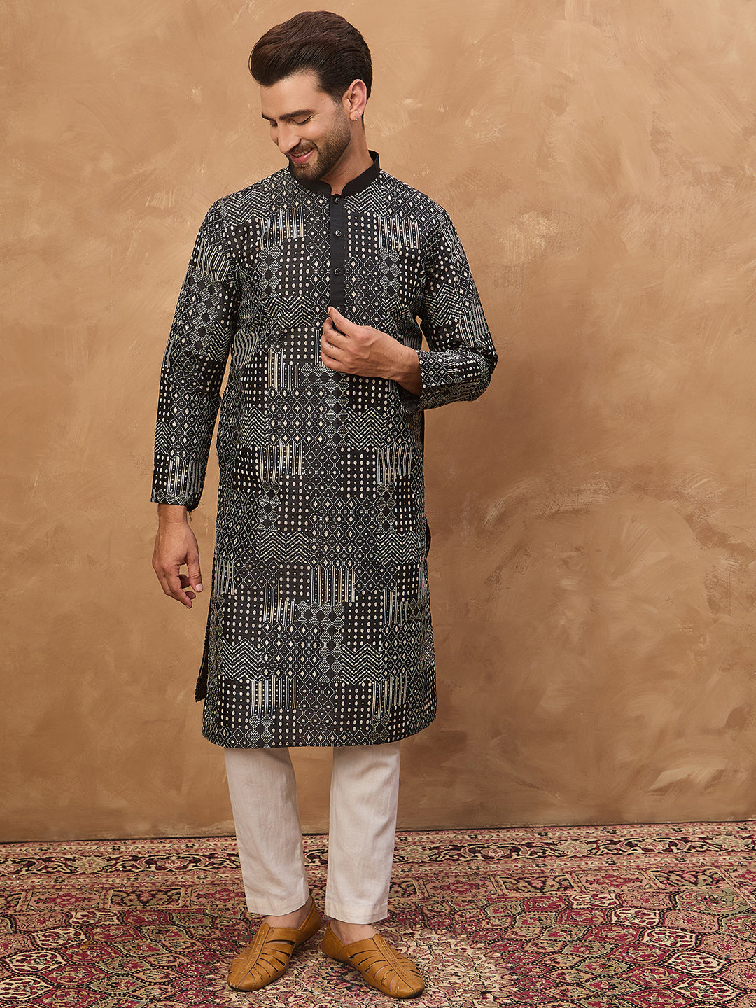 Men Black Silk Blend Geometric Printed Straight Kurta-MKU1528