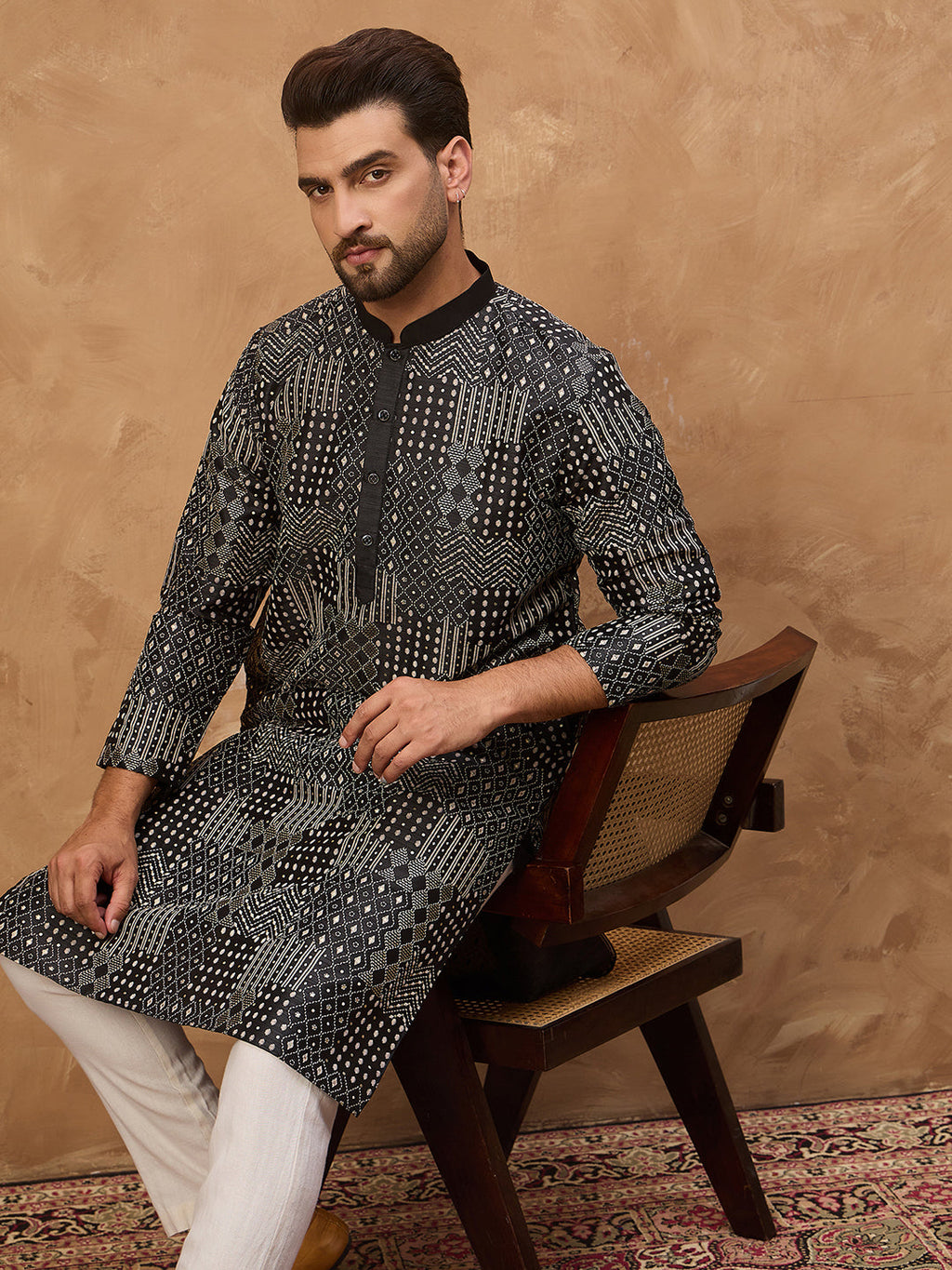 Men Black Silk Blend Geometric Printed Straight Kurta-MKU1528