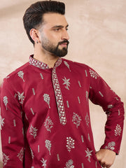 Men Maroon Silk Blend Solid Embroidered Straight Kurta-MKU1712