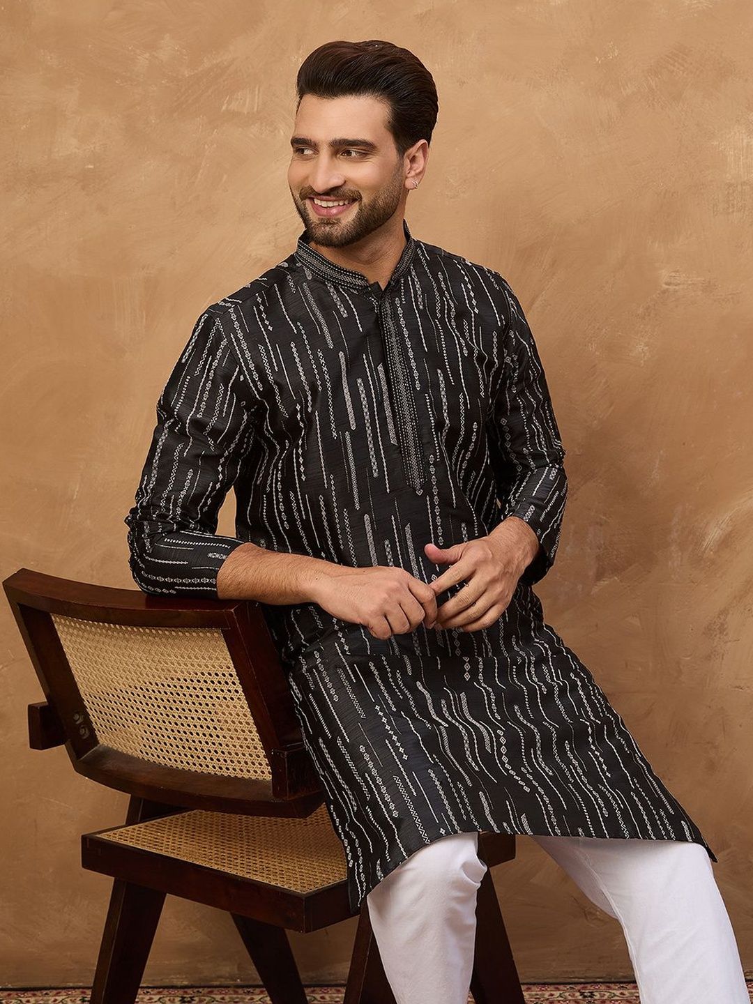 Men Black Silk Blend Geometric Printed Straight Kurta With Pant Set-MKSET1516