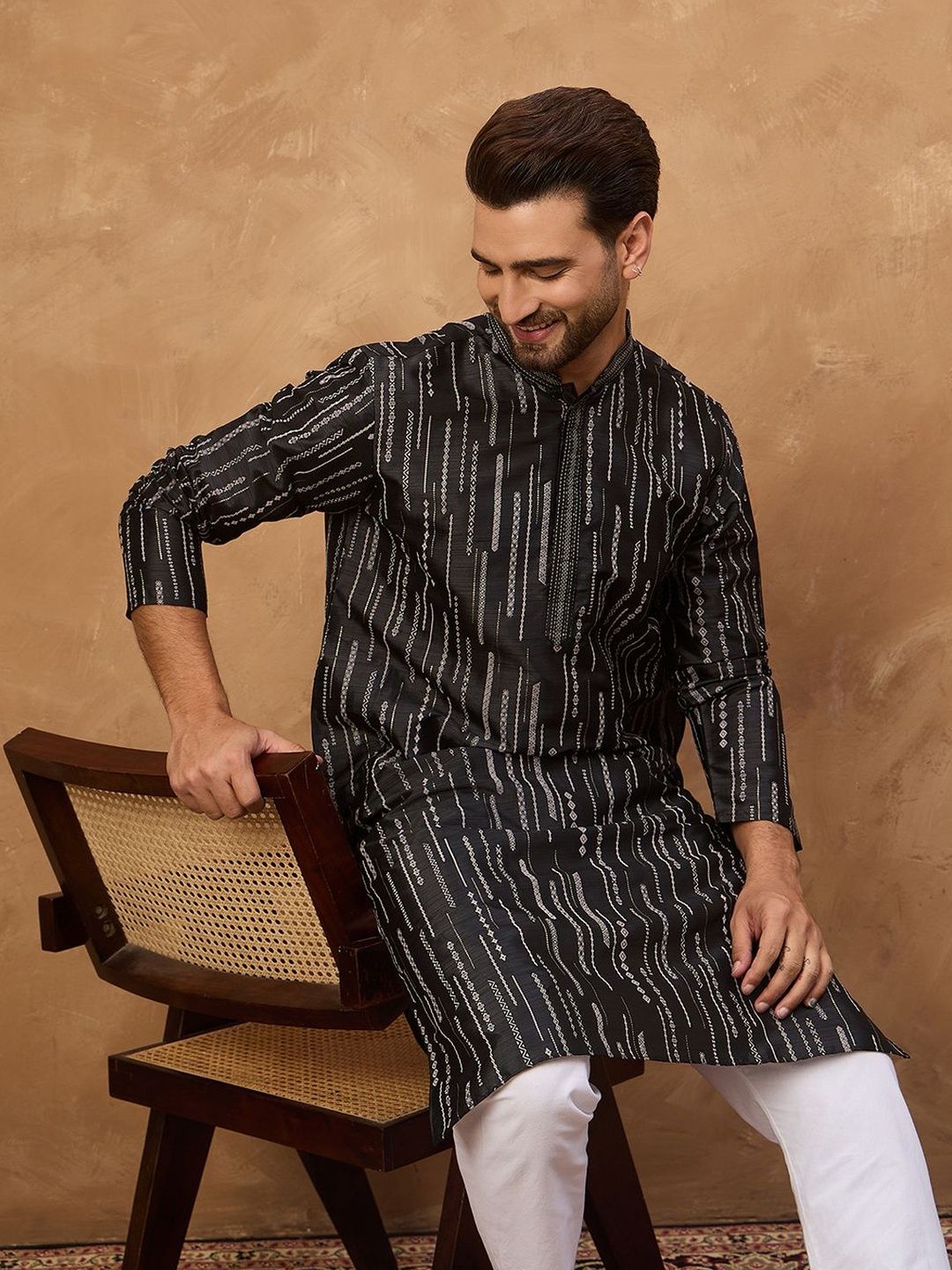 Men Black Silk Blend Geometric Printed Straight Kurta With Pant Set-MKSET1516